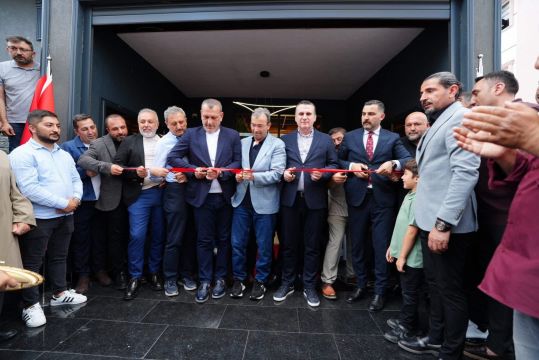 PD PLUS DAVET SALONU ÇOŞKUYLA AÇILDI